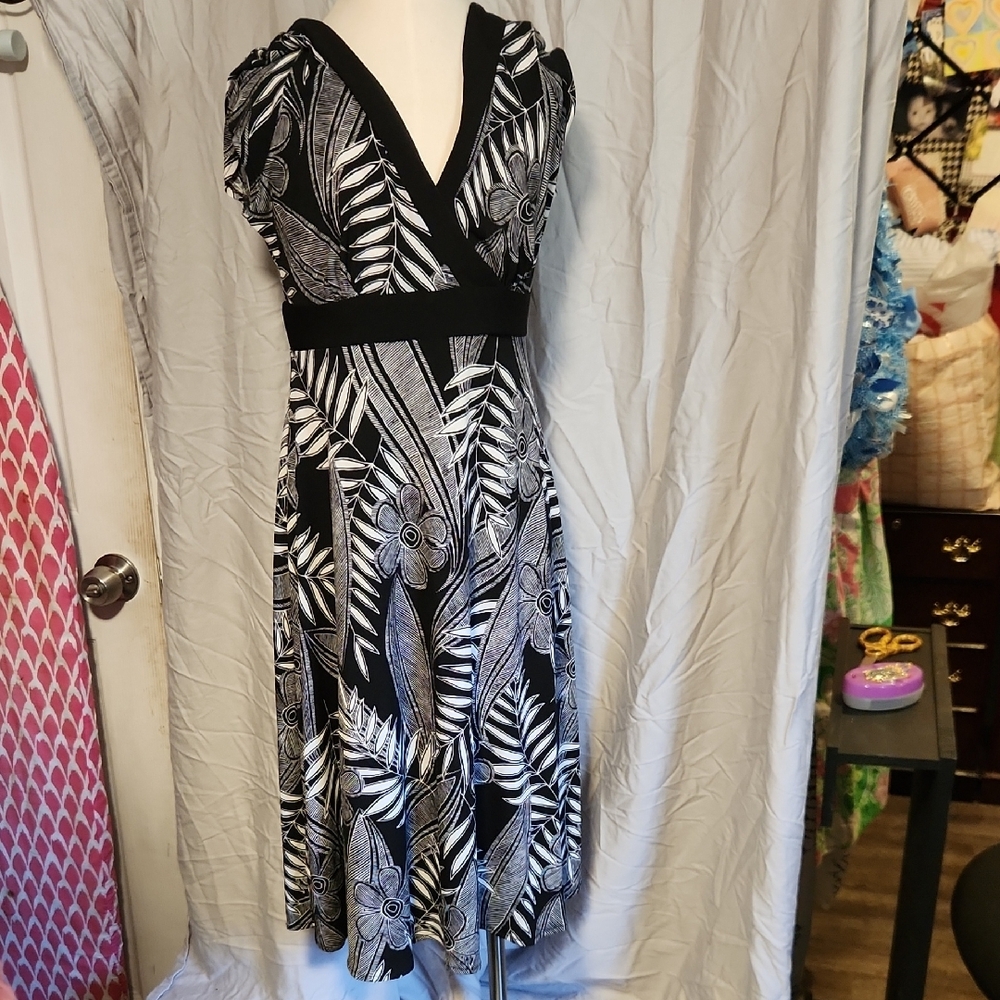 Van Heusen Black and White Sleeveless Midi Dress